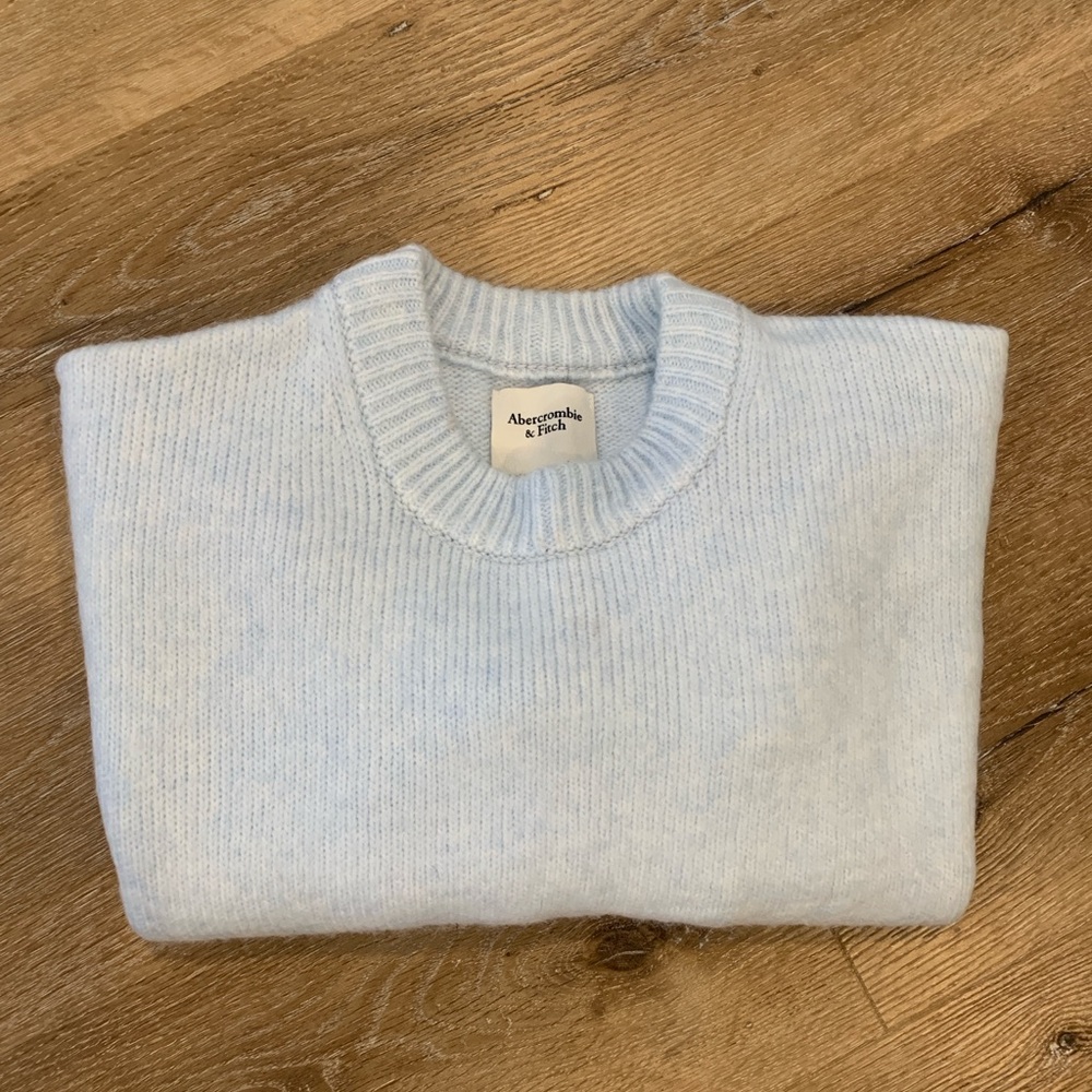 Abercrombie. Women’s Medium. Baby Blue.